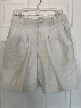 Vintage Men's White 100% Real Leather Pleated Front Shorts Waist 30